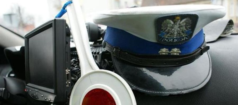 69-latek jechał całą szerokością drogi. Miał prawie 2 promile