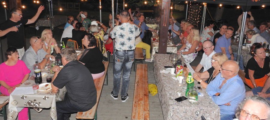 Biesiady na zapleczu Gminnego Centrum Kultury w Kurzętniku cieszą się dużą popularnością