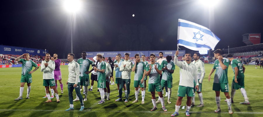 Zawodnicy Maccabi Hajfa po wygranym meczu z Rakowem Częstochowa 