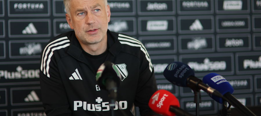 Edward Iordanescu podczas konferencji prasowej 