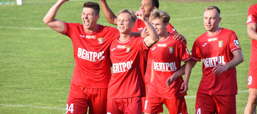 Paweł Drażba (od lewej) i Kacper Taperek zdobyli po golu w meczu Znicza z GKS Bełchatów