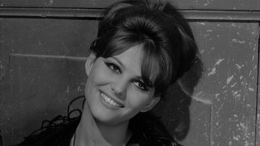  Claudia Cardinale w Osiem i pół Federico Felliniego (1963 r.) Gawain78 at the Italian Wikipedia project. - transferred from Italian Wikipedia, https://it.wikipedia.org/wiki/File:Ottoemezzo-Cardinale.png