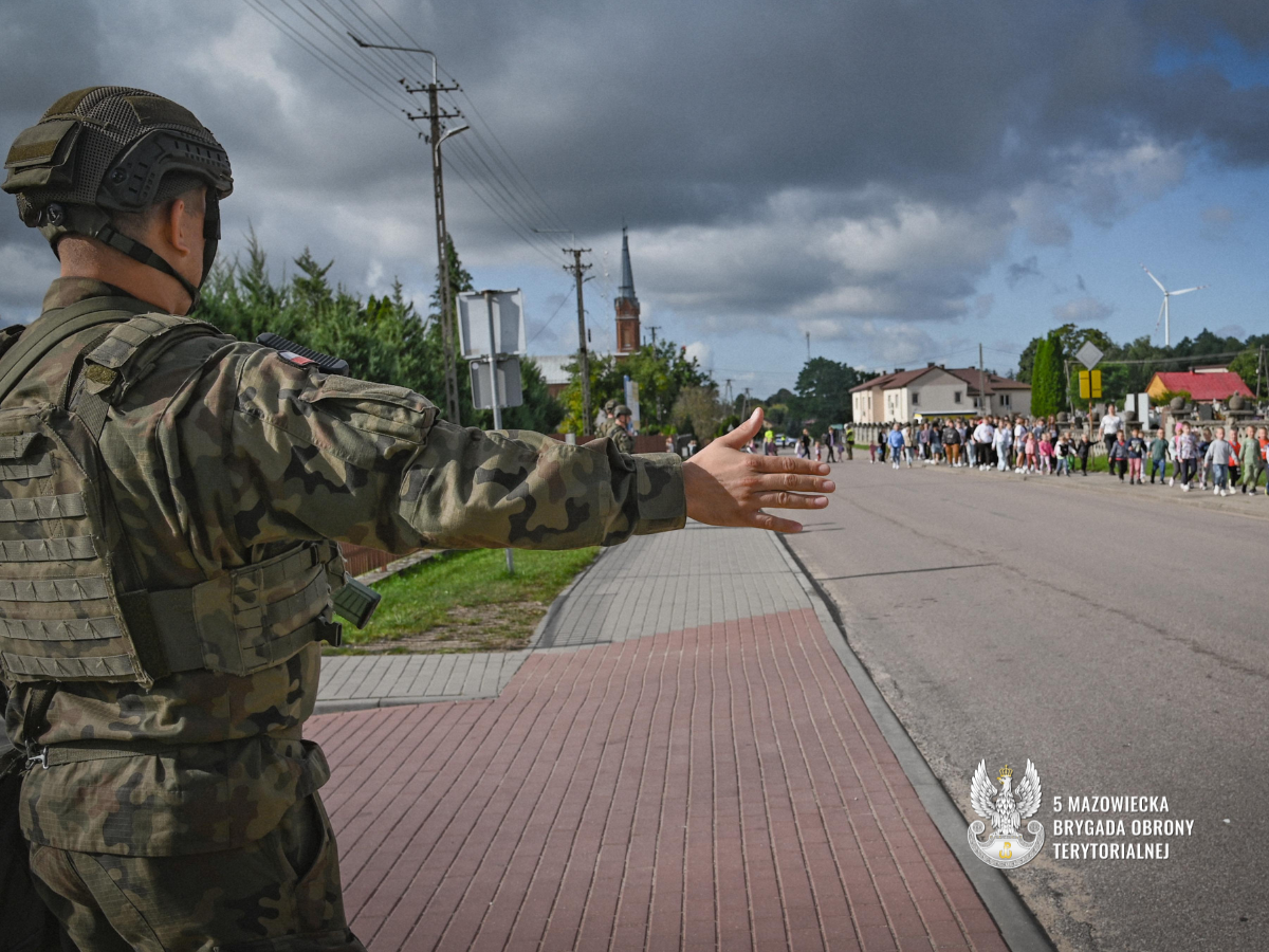 https://m.wm.pl/2025/09/orig/terytorialsi-mazowieckiej-piatki-w-dzialaniu-10-1334670.jpg