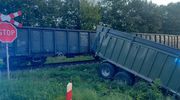 O włos od tragedii. Ciągnik wjechał wprost pod pociąg