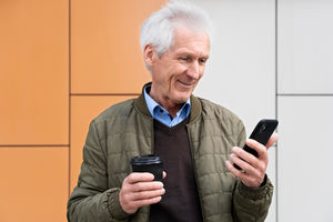 Ponad 1,1 mln seniorów z mLegitymacją ZUS w telefonie