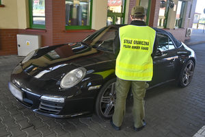Odzyskane Porsche 911 Carrera zatrzymane na granicy w Grzechotkach