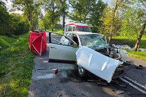 Tragiczny wypadek na DW513. Nie żyje 62-letni kierowca