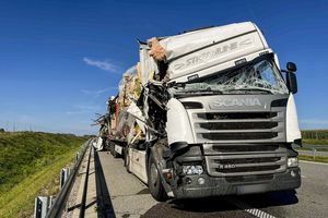 Śmiertelny wypadek na ekspresówce. Nie żyją 2 osoby