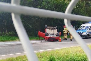 Kierujący nissanem nie zachował ostrożności. Trafił do szpitala