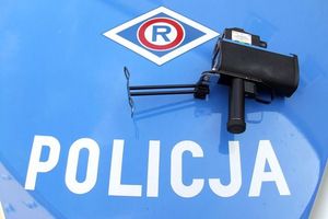 107 km/h przez ul. Sikorskiego. Kierowca stracił prawo jazdy