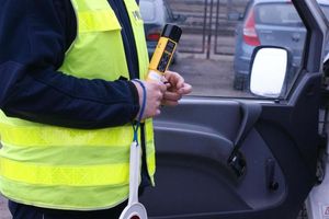 Pijany obcokrajowiec chciał przekupić policjantów