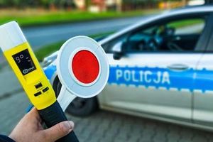 Nietrzeźwy kierowca próbował zamiany miejsc z pasażerem