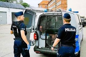 Groził pracownicom sklepu, włamał się do mieszkania