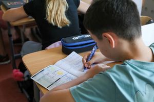 MEN uspokaja: szkoły dziś otwarte i bezpieczne