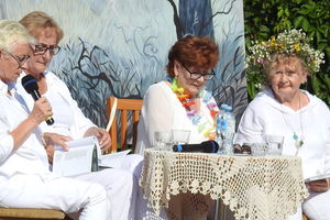Nie pod lipą, ale pośród róż, czytanie poezji Jana Kochanowskiego