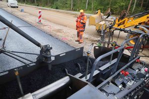 Uwijają się przy przebudowie wylotówki z Olsztyna [ZDJĘCIA]