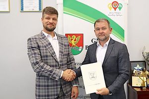 Wełna na szkolny dach, ocieplenie pokrycia sali gimnastycznej i wymiana stolarki