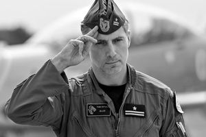 Pilot, kolega, bohater. Wojsko prosi: nie zakłócajcie jego ostatniej drogi