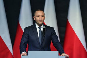 Prezydent złożył kwiaty przed pomnikiem upamiętniającym ofiary bombardowania Wielunia