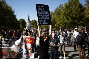  W Paryżu rozpoczęła się demonstracja zwołana przez główne związki zawodowe