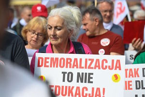 Protest nauczycieli w Warszawie przeciwko zmianom Nowackiej
