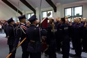 Ślubowanie i wyróżnienia w olsztyńskiej policji. Wśród wyróżnionych 6-letni Filip