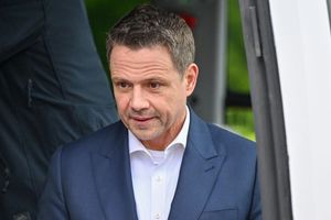 Nocny alkohol podzielił PO. Trzaskowski się tłumaczy
