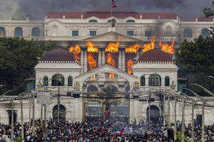 Dymisja premiera po protestach w Nepalu. Demonstranci podpalili parlament
