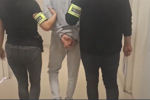 26-latek z Olsztyna zasnął na dachu, obudził się w rękach policji