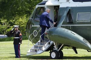  Zatrzymano mężczyznę podejrzanego o celowanie laserem w śmigłowiec Trumpa