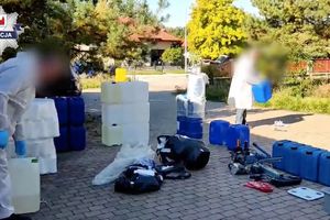 Policja zabezpieczyła narkotyki i tonę chemikaliów