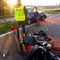 Poważny wypadek na drodze wojewódzkiej – motocyklista zderzył się z fiatem