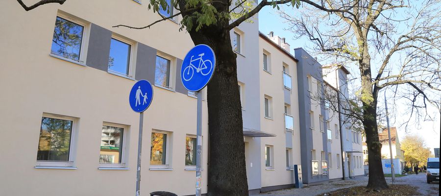 Przy al. Wojska Polskiego znajduje się łącznie około 30 mieszkań socjalnych i komunalnych