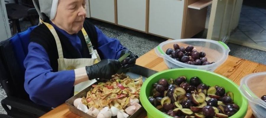 W klasztorze sióstr katarzynek w Braniewie trwa sezon na jesienne przetwory