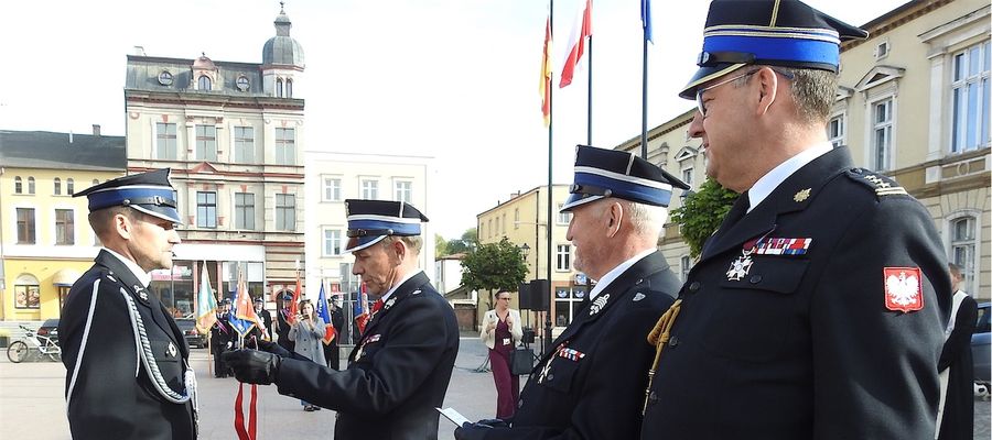 Dh Mirosław Ochlak odbiera najwyższe odznaczenie nadawane strażakom ochotnikom — Złoty Znak Związku