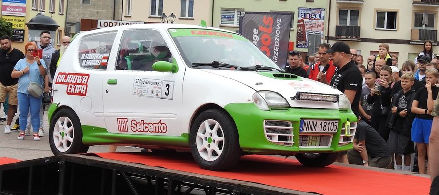 Prezentacja samochodów rajdowych na rynku