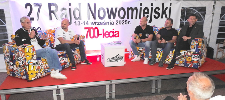 Spotkanie na rynku z rajdowcami 