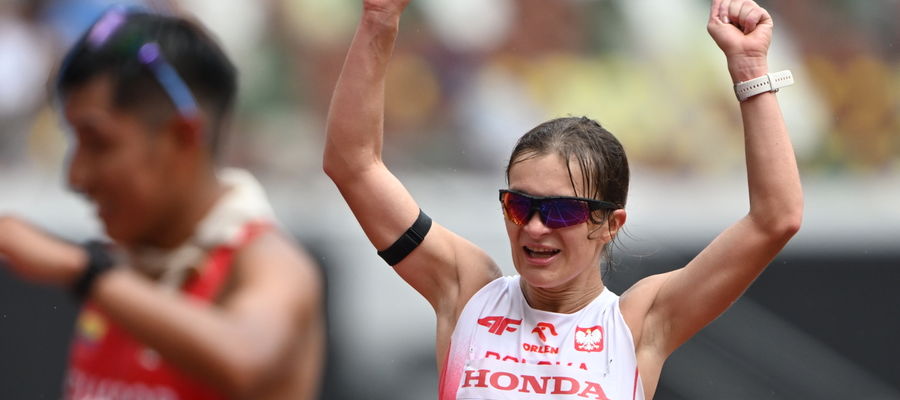 Katarzyna Zdziebło na mecie chodu na 35 km