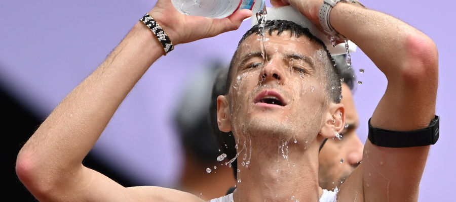 Mateusz Kaczor na mecie maratonu