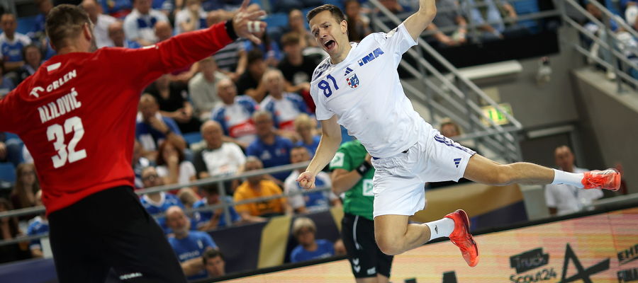 Bramkarz Orlenu Wisły Płock Mirko Alilovic i Aleksa Tufegdzic z HC Zagrzeb 