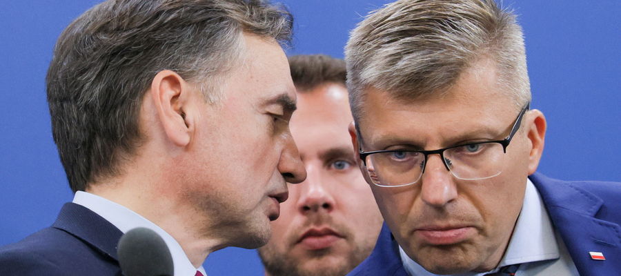 Posłowie PiS Zbigniew Ziobro (L), Jan Kanthak (C) i Marcin Warchoł (P) podczas konferencji prasowej w Sejmie w Warszawie.