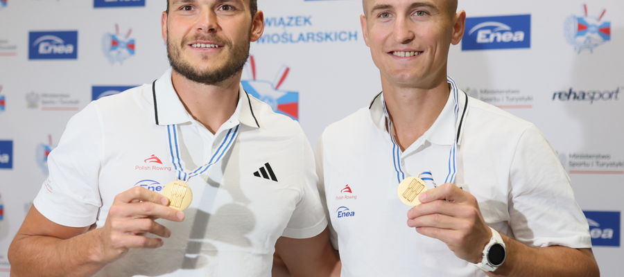 Złoci medaliści w dwójce podwójnej Mirosław Ziętarski (z prawej) i Mateusz Biskup