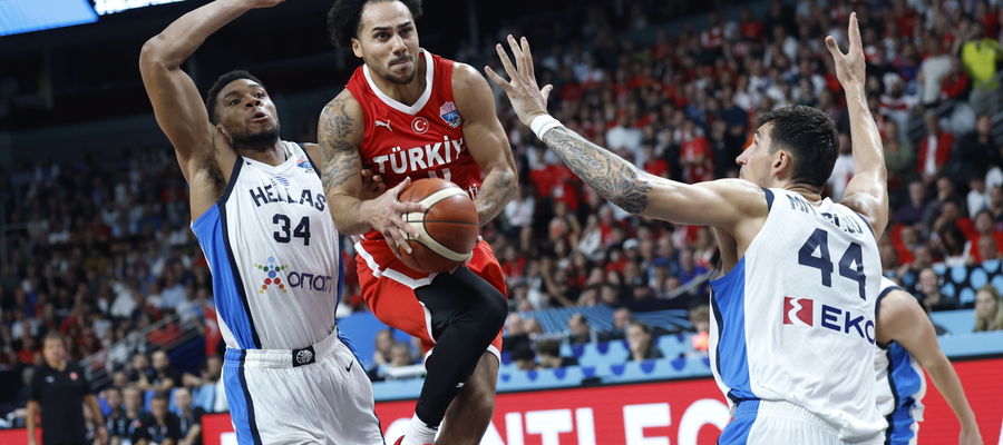 Z piłką Turek Shane Larkin