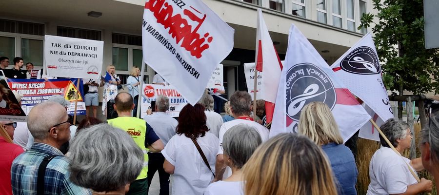 [WIDEO] Stop Likwidacji Polskiej Edukacji. Protest w Olsztynie