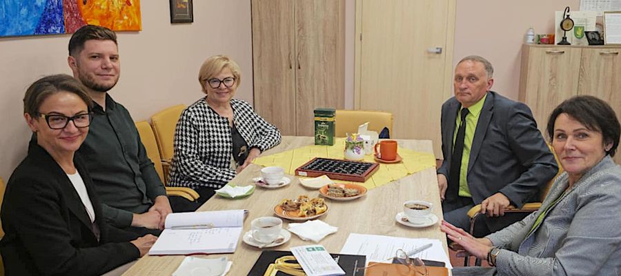 Spotkanie delegacji szkoły w Tereszewie ze starostą i dyrekcją Gimnazjum w Białej Wace na Wileńszczyźnie