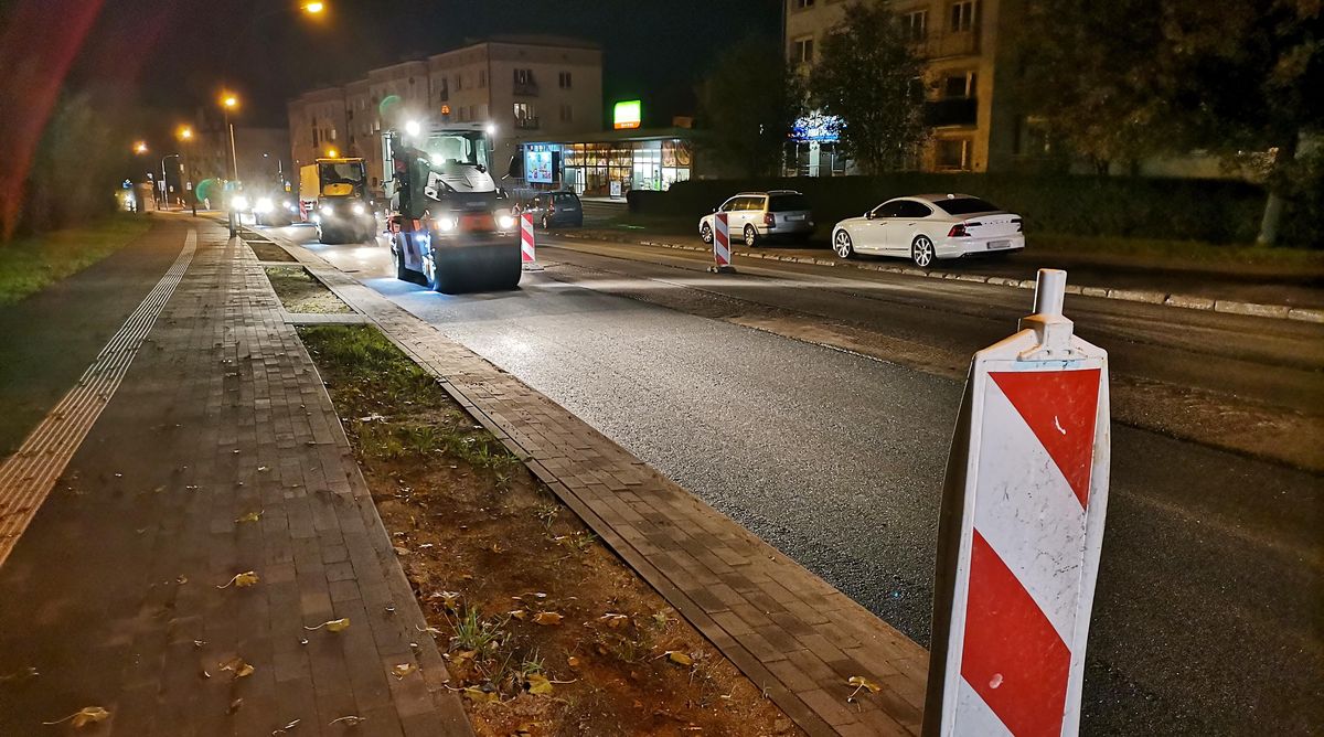 Praca na al. Sybiraków trwają do późnych godzin nocnych