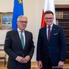 Marszałek ostrzega: dezinformacja zmienia nasze umysły i serca
