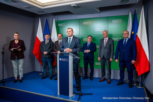 Tanio kupują, drogo sprzedają. To w porządku?