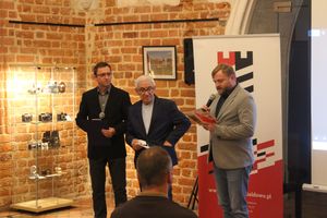 Czas zatrzymany w obiektywie. Wystawa Ryszarda Makszyńskiego w kaplicy działdowskiego zamku