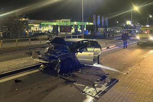Groźny wypadek. Kierowca Audi miał 2 promile alkoholu, pasażer trafił do szpitala